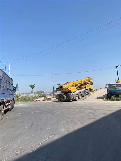 濮阳市25吨吊车的租赁价格大概是多少？