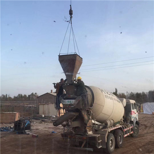 濮阳市“精准瞄准”—— 吊车的 “定位导航” 技术