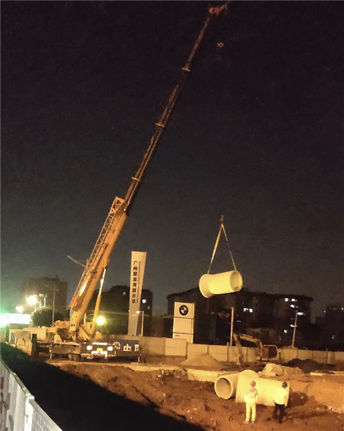 濮阳市“弯臂矫正”—— 吊车的 “形变补偿” 技术