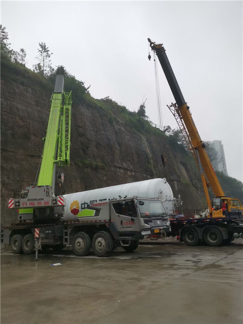 濮阳市“不怕风雨冻”—— 吊车的 “恶劣环境适应” 技术
